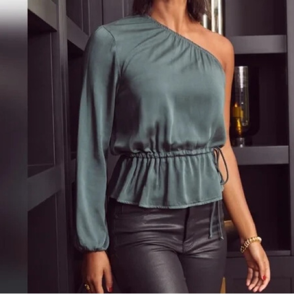Cloth & Stone One-Shoulder Charcoal Blouse